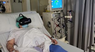 L'hospital de Figueres empra ulleres de realitat virtual a les unitats de Diàlisi i de Monitoratge d'Urgències