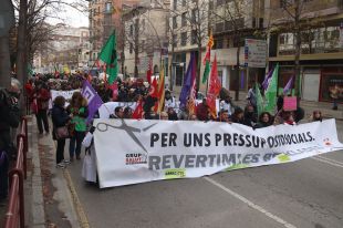 Unes 400 persones reclamen a Girona un sistema educatiu i sanitari ''públic i de qualitat''