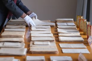 Digitalitzen i cataloguen el fons de manuscrits de Josep Pla a l'editorial Selecta