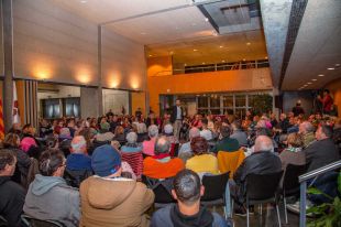 Joan Plana presenta la seva candidatura al consistori de Roses acompanyat de Rufián