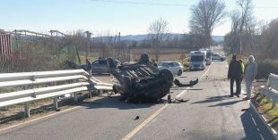 Un ferit en un aparatós accident al pont de Verges