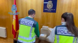 Detenen a Figueres i Roses tres membres d'una banda que estafava amb targetes client de grans magatzems
