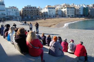 Una trentena d'usuaris de l'ABS de l'Escala inicien les 'Caminades amb píndoles de salut'