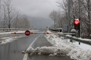 Tres carreteres gironines tallades per la neu
