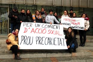 Mobilització de treballadors socials a Girona per denunciar ''precarietat'' i reclamar un nou conveni