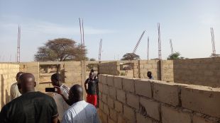 Salut Empordà Cooperació ajuda a un poble rural del Senegal a tenir un consultori propi