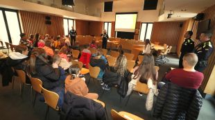 La Policia Local de Blanes imparteix una classe d'educació viària a 25 infants refugiats d'Ucraïna