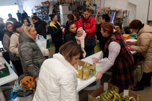 Així és com 150 famílies ucraïneses reben aliments, roba i suport emocional a les comarques gironines