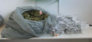 Enxampen un conductor a la Jonquera amb 25,8 quilos d'haixix i 5,5 quilos de marihuana al cotxe