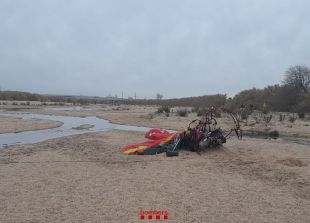 Ferit el pilot d'un paramotor que ha caigut a la llera del riu Tordera a Blanes