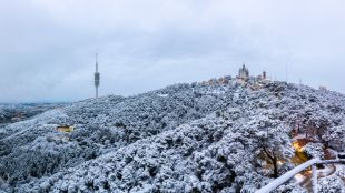 La neu enfarina el Tibidabo i sembla que esquivarà la Costa Brava