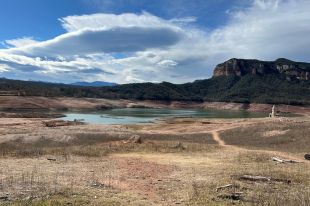 Més restriccions d’aigua d’us agrícola, industrial i lúdic alhora que es limita a 230 litres/persona