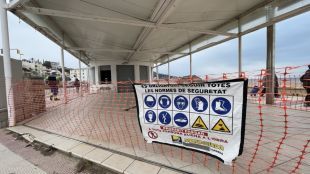 Blanes inicia l'enderroc del bloc de serveis que allotjava el restaurant Els Pins