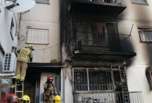 Fins a 23 ferits, un d'ells crític, en l'incendi a un habitatge de Salt