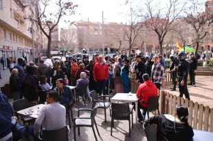 Un centenar de persones es manifesten contra l'acte electoral de VOX a Girona
