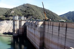 Pescaran i sacrificaran unes 60 tones de peix al pantà de Sau per després buidar-lo