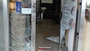 Detenen dos joves per un robatori amb força en una perruqueria de Blanes