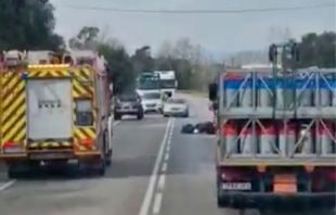 Una topada entre un cotxe i una moto obliga a tallar la C-66 a Flaçà