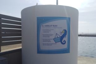 El Port de Roses ofereix un punt de captació d'aigua de mar per omplir piscines i netejar barques