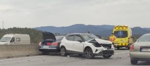 Un accident entre quatre vehicles talla dos carrils de l'AP-7 a Maçanet