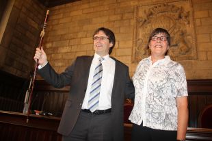 Puigdemont pren possessió com alcalde de Girona i demana als partits que 'no posin pals a les rodes' 