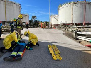Simulacre de fuita de combustible en una empresa de productes químics de Girona