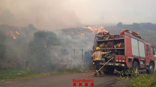 Un incendi que ha començat a la Catalunya Nord amenaça l'Alt Empordà