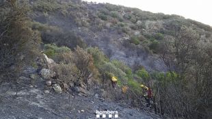 Els Bombers donen per estabilitzat l'incendi de Portbou