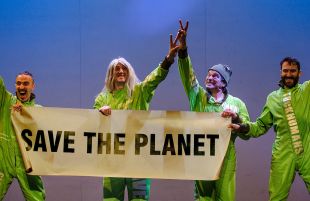Yllana porta a Banyoles ''Geenpiss'' una sàtira sobre l'ecologisme