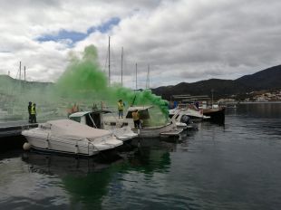 Simulacre d'incendi en una embarcació d'esbarjo amb dos ferits a Port de la Selva