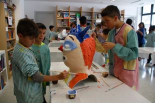 Alumnes de Campdevànol creen 21 capgrossos per impulsar la cultura popular