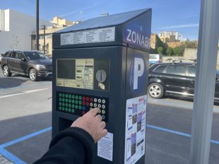 La zona blava bonificada de l'Escala ja no necessita la targeta de resident