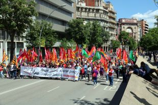 Un miler de persones es manifesten a Girona l'1 de Maig: ''Volem arribar a final de mes''