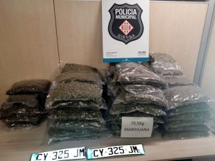 Dos policies de Girona intercepten un cotxe amb 75 kg de marihuana que circulava temeràriament