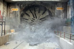 Acaba la perforació del túnel del TAV a Girona i Foment calla sobre el futur del tren convencional