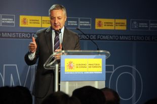 L'Estat invertirà 30 milions d'euros més fins el 2014 a l'Aeroport de Girona i abaixarà taxes 