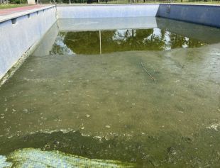 Llagostera ha de buidar les piscines per motius de salut i ofereix l'aigua als veïns