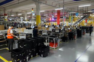 Amazon reforça la plantilla pel Black Friday i no entra a valorar la vaga al Far d'Empordà