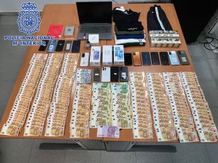 Cinc detinguts que cometien estafes amb dades de targetes bancàries robades a Girona