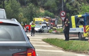 Dos ferits en un xoc entre un camió i un turisme a la C-63 a Lloret