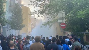 Tensió a Salt per un míting de Vox que aplega feixistes i antifeixistes
