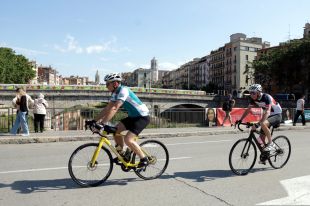 Alerten que la majoria de ciclistes gironins surten sense tenir assegurança