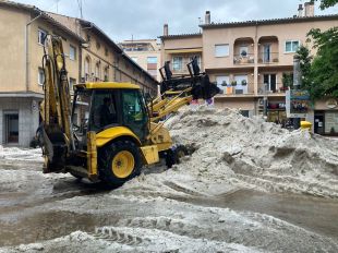 Sant Hilari torna a la normalitat després de retirar set camions de calamarsa