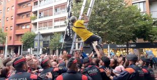 Tensió, cops de porra i un detingut durant una manifestació antimonàrquica a Girona