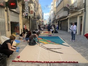 Les catifes de Corpus donen el tret de sortida a la Fira de la Rosa