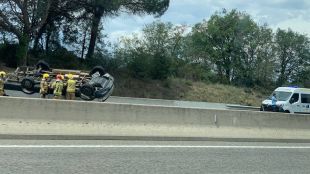 Bolca una furgoneta a l'AP-7 a Vilobí d'Onyar i obliga a tallar dos carrils
