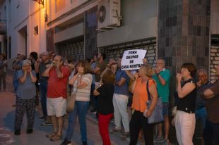 Xiulada a Cassà de la Selva per fer fora uns ocupes d'una antiga fleca