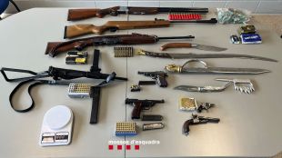 Enxampen a Vilafant una parella amb un dipòsit d'armes i una plantació de marihuana
