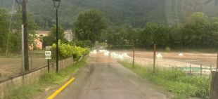 Les intenses pluges tallen l'N-260 a la Vall de Bianya