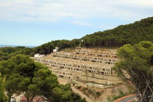 Ecologistes en Acció posa bandera negra a l'urbanisme de Begur i el parc eòlic marí de Roses